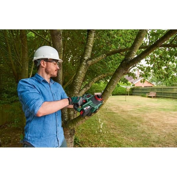 BOSCH sladdlös motorsåg - UniversalChain 18 (levereras med: 1 batteri 18V 2,5Ah)