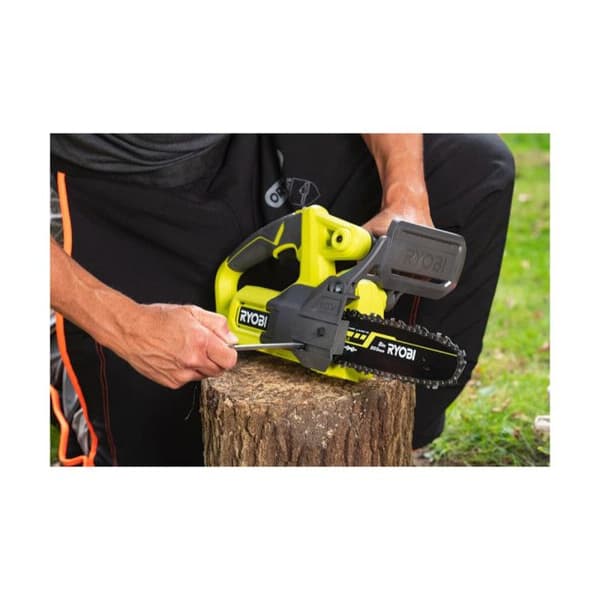 Kompakt motorsåg - RYOBI - 18V - 20 cm guide - 4,6 m/s - Sidospännare