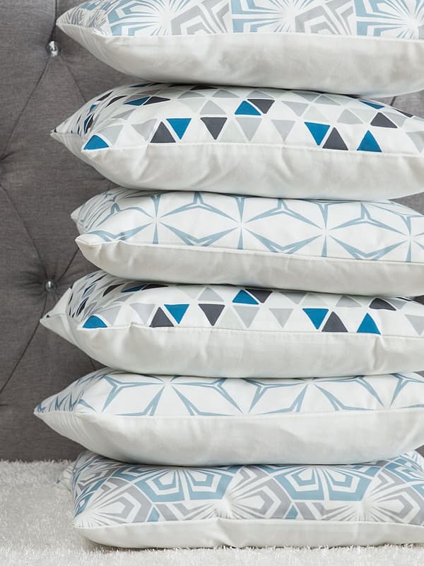 Set med 2 prydnadskuddar Grå blå 45 x 45 cm Triangelmönster Geometriskt tryck Modern