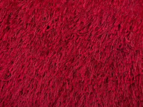 Uppsättning av 2 Prydnadskuddar Röd Polyester Tyg Shaggy Fuskpäls 45 x 45 cm