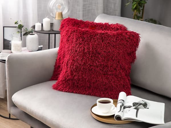 Uppsättning av 2 Prydnadskuddar Röd Polyester Tyg Shaggy Fuskpäls 45 x 45 cm