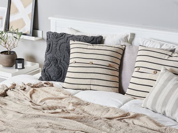 Prydnadskudde 2 st Beige och Svart Randig Knappar Fyrkantig 43 x 43 cm Modern Dekoration Cynara