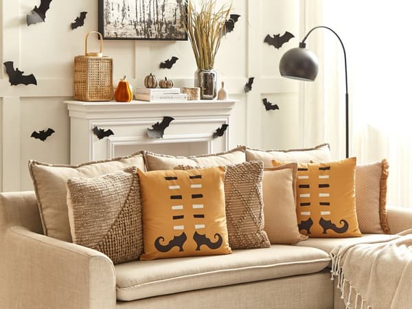 Set av 2 Dekorativa Kuddar Orange Sammet 45 x 45 cm Häxskor Mönster Kvadrat Modern Halloween Höst Dekor Accessoarer