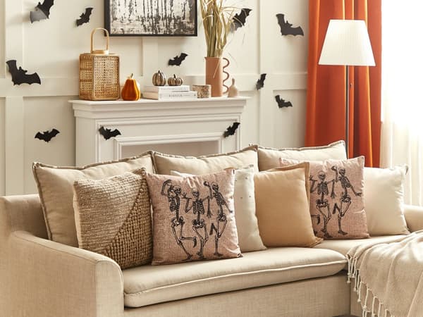 Set med 2 prydnadskuddar Beige sammet 45 x 45 cm Skelettmönster Fyrkantigt Moderna Halloween-dekor tillbehör