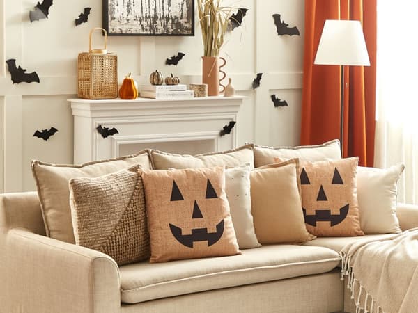 Set med 2 prydnadskuddar Beige Sammet 45 x 45 cm Halloweenpumpa Mönster Fyrkantig Modern Halloween Dekor Tillbehör