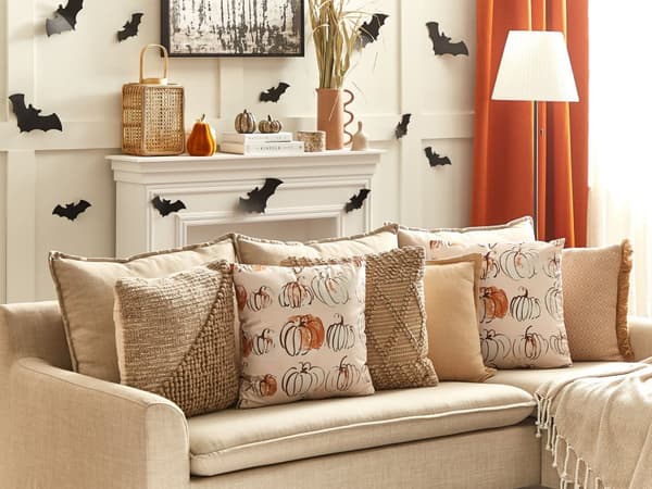 Set av 2 Dekorativa Kuddar Beige Sammet 45 x 45 cm Pumpa Mönster Kvadrat Modern Minimalist Höst Dekor Accessoarer
