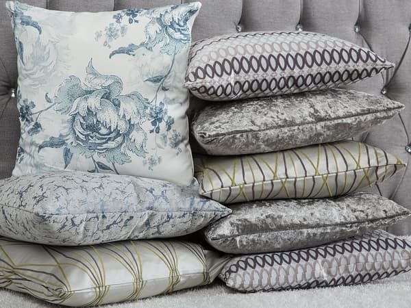 Sett med 2 Pynteputer Grå Polyester med Krakeleringseffekt 45 x 45 cm Abstrakt Dekorativt Tilbehør