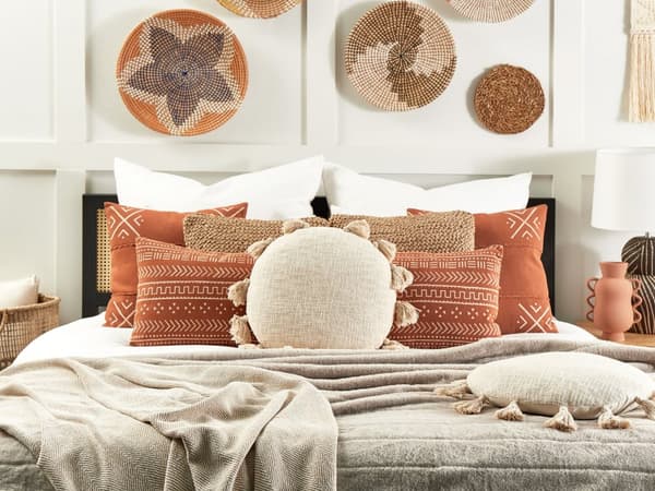 Set med 2 Dekorativa Kuddar Beige Bomull 45 cm Rund med Tofsar Modern Bohemisk Dekor Tillbehör