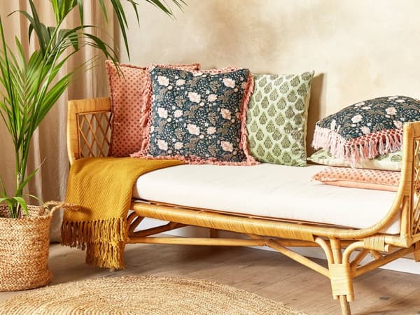 Set med 2 Dekorativa Kuddar Blå Rosa Bomull 45 x 45 cm Sammet Blommigt Motiv Fransar Modern Glamour Dekor