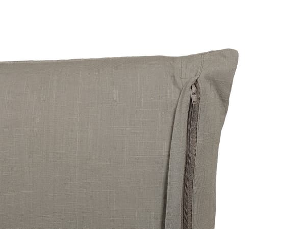 Set med 2 Dekorativa Kuddar Taupe Linne 45 x 45 cm Helfärgade Fransar Hemdekoration