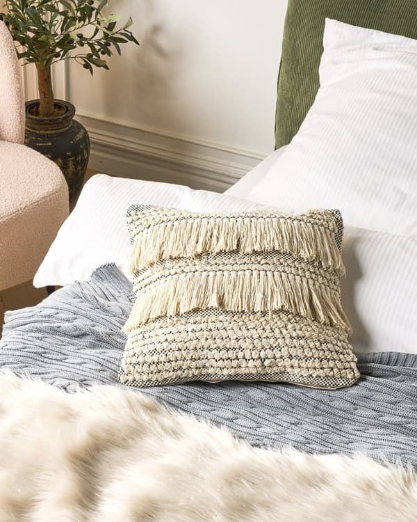 Sett med 2 pynteputer Beige Bomull 45 x 45 cm Frynser Boho Dekorasjon Tilbehør Stue Soverom