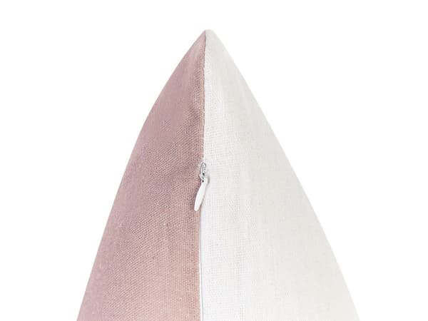Sett med 2 dekorative puter pastellrosa dyreprint 45 x 45 cm giraffmotiv moderne safariinnredning