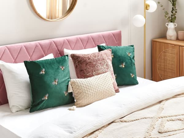 Set med 2 Prydnadskuddar Grön Bi Motiv 45 x 45 cm Sammet Polyester Modern Glamour Dekor Tillbehör