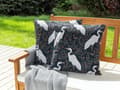 Miniatyrbild 2 av 8: Set med 2 trädgårdskuddar Svart polyester 45 x 45 Fågelmotiv Modern utomhusdekoration Vattenavvisande