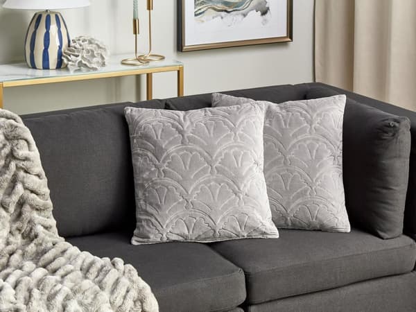 Set med 2 prydnadskuddar Gul sammet 45 x 45 cm Präglat geometriskt mönster Modern Traditionell Kudde för sovrum och vardagsrum