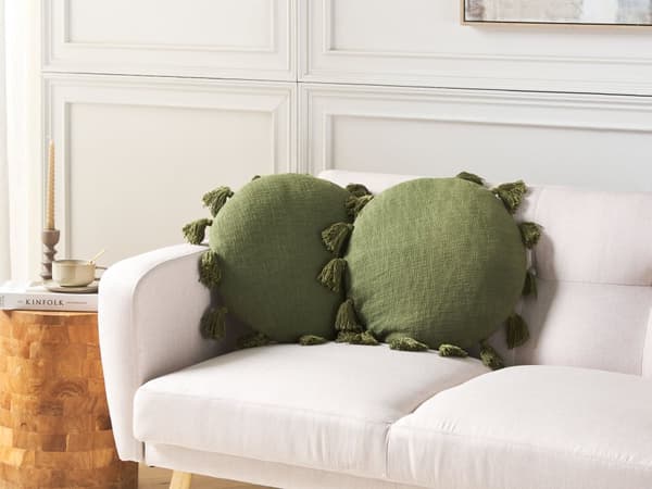 Set med 2 Dekorativa Kuddar Grön Bomull 45 cm Rund med Tofsar Modern Bohemisk Dekor Tillbehör
