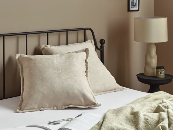 Prydnadskuddar 2 st Beige Polyestertyg Enfärgat Mönster 60 x 60 cm Heminredning Textilier Tillbehör Vardagsrum Sovrum