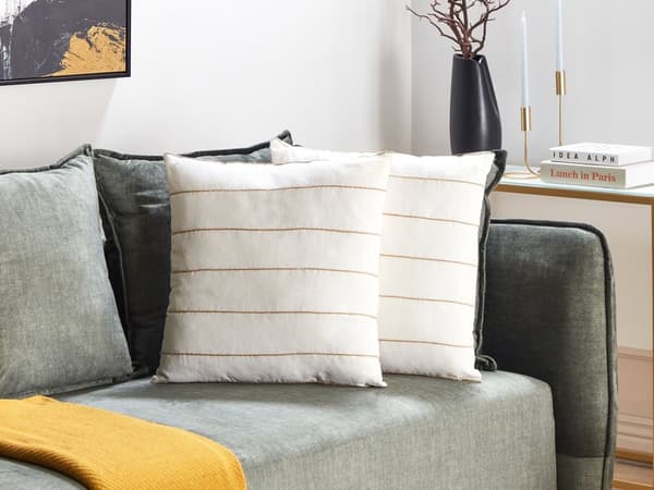 Sett med 2 dekorative puter Hvit og beige lin bomull 50 x 50 cm Stripete mønster Dekor tilbehør