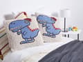 Miniatyrbilde 2 av 6: Sett med 2 pynteputer for barn Beige og blå bomullstrekk 45 x 45 cm Dino-mønster Barneromstilbehør for barn