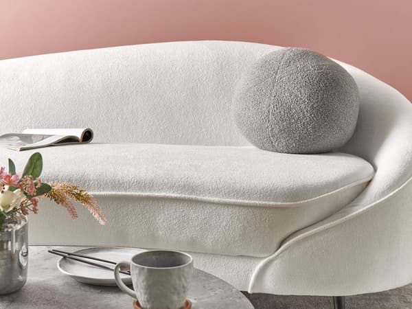 Dekorativ Bollkudde Grå Bouclé Enfärgad 30 x 30 cm Elegant Inredning Tillbehör Glamourös Design Sovrum Vardagsrum