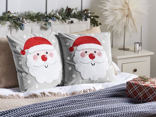 Sett med 2 pynteputer Grå Fløyel 45 x 45 cm Julemotiv Julenisse Avtakbart trekk med glidelås Julepynt Tekstiler Interiør