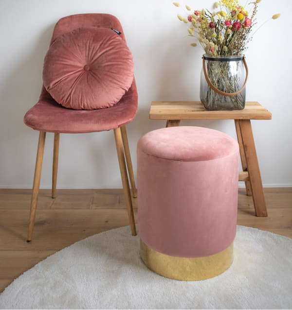 Gavin fodskammel, puf rosa med messingfarvet kant.