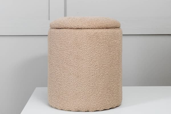 Limpen puff, fotskammel med oppbevaring Ø32cm teddystoff beige.
