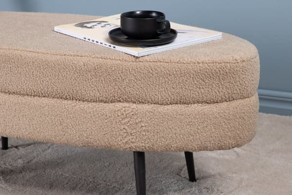 Otto puff, fotskammel teddystoff beige, svart.