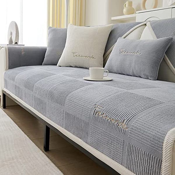 Modern randig sofföverdrag med halkfri design
