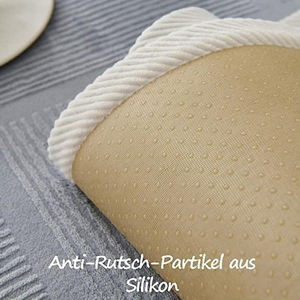 Modern randig sofföverdrag med halkfri design