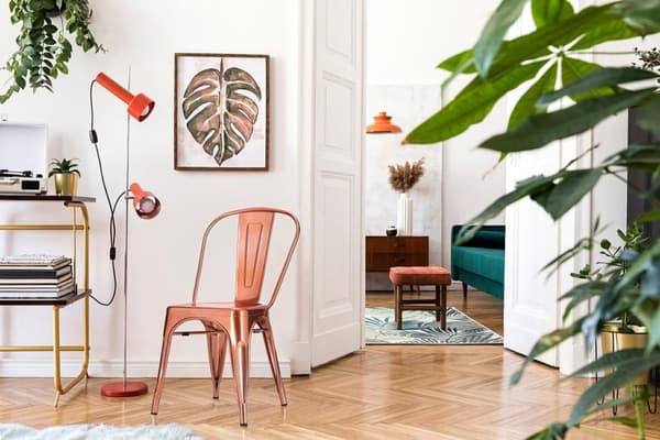 Paris kopparstol inspirerad av Tolix