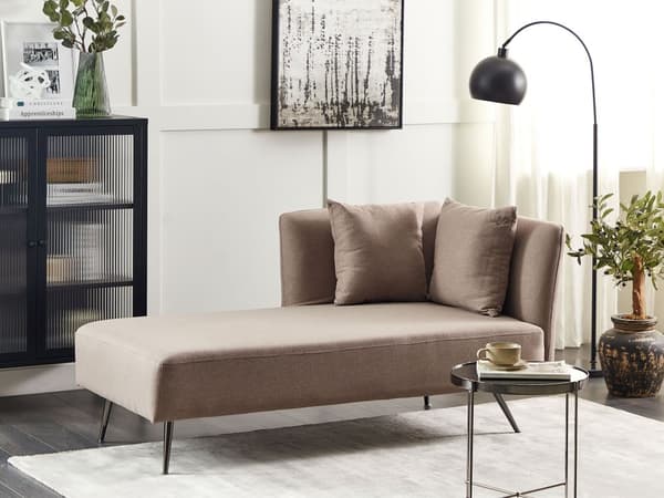 Divaani vaaleanruskea kangasverhoilu mustat metallijalat puurunko oikea koristetyynyt moderni