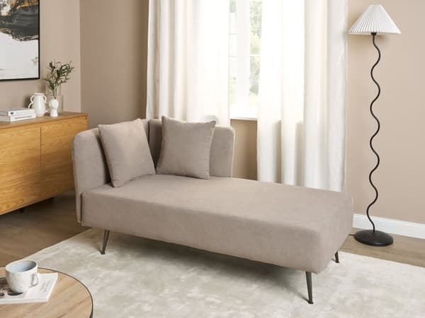 Beige polstret polyester chaiselong venstre side metalben dekorative hynder moderne design til stuen