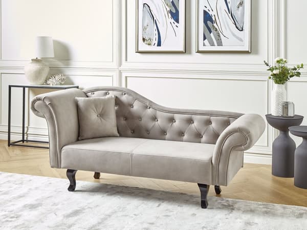 Beige grå velour chaiselong venstre quiltet afrundede armlæn sorte ben retro traditionel stil