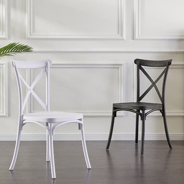 Staplade svarta stolar i bistrostil - KOSMI - 4-pack - Inomhus kök - Modernt design