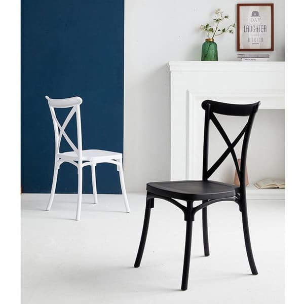Staplade svarta stolar i bistrostil - KOSMI - 4-pack - Inomhus kök - Modernt design