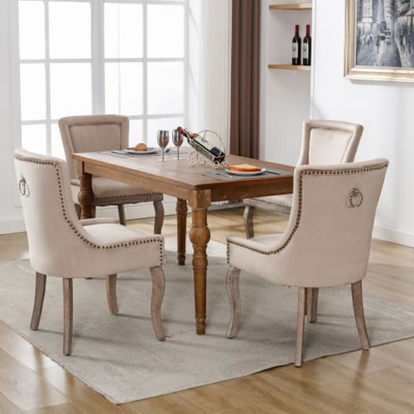 Ett set av 4 lyxiga matstolar, klädda med nagelkanter, ben i massivt trä, beige