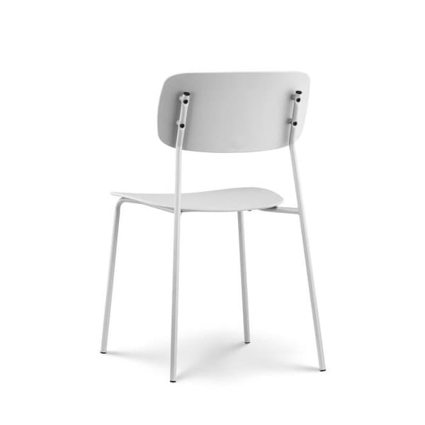 Skandinavisk stol med minimalistisk design i vit färg