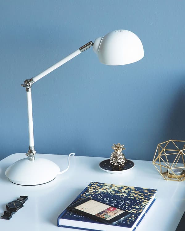 Bordslampa i Vitt Matt Metall Modern
