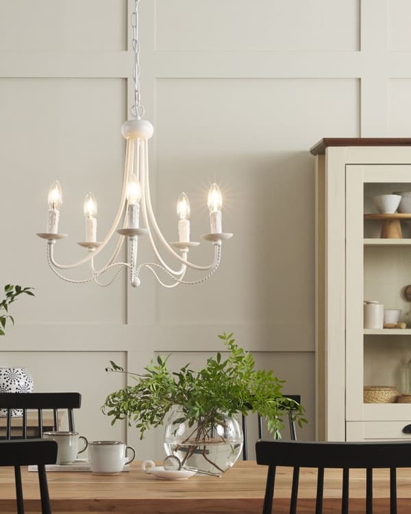 Lysekrone i Hvid Metal 117 cm Dekorativ 5 Armet Pendel Lampe Gammeldags Retro Design til over Spisebord Tilbehør Indretning Soveværelse