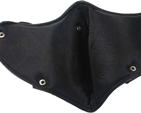 Svart halvmask läder mun med tänder