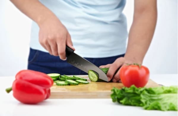Progress veitsisarja, jossa on kokkiveitsi, leipäveitsi ja monitoimiveitsi