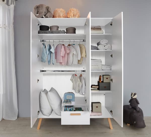 MatsBaby klædeskab børn 3 låger, 1 skuffe hvid.