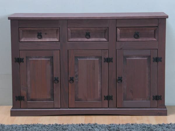 New Mexico skjenk med 3 skuffer og 3 dører bredde 132 cm, høyde 84 cm kolonial beis/voks.