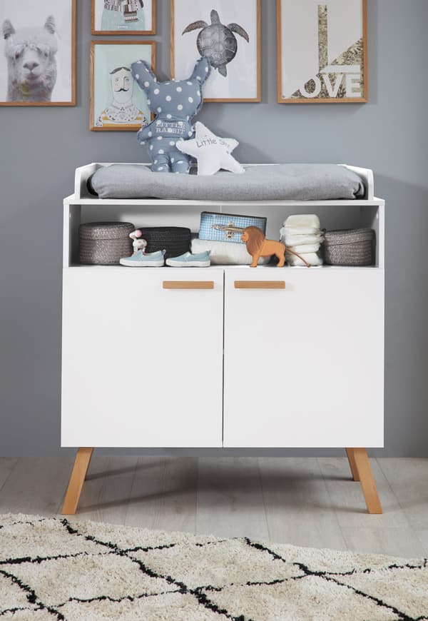 MatsBaby puslekommode 2 dører, 1 åpent rom  hvit .