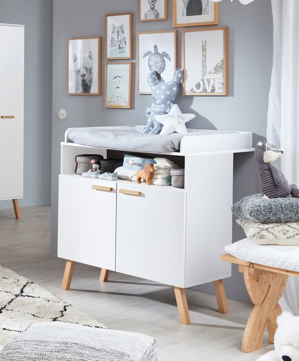 MatsBaby puslekommode 2 dører, 1 åpent rom  hvit .