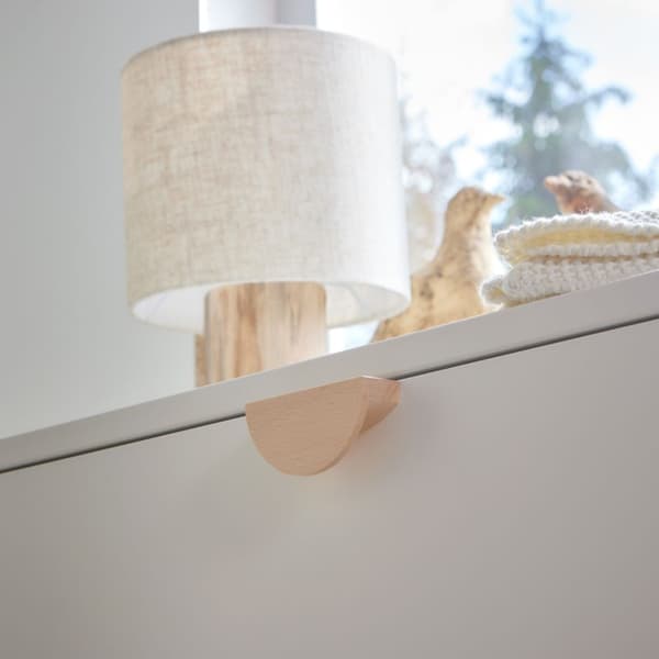 Barnbokhylla med dörrar och öppna fack 103x167 cm – vit / latte / grå – lättåtkomlig och säker