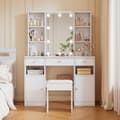 Pikkukuva 1 / 11: Suuri peilipöytä LED-valaistuksella, peili, jakkara, 3 laatikkoa ja 2 ovea – valkoinen peilipöytä makuuhuoneeseen – 110x40x151 cm