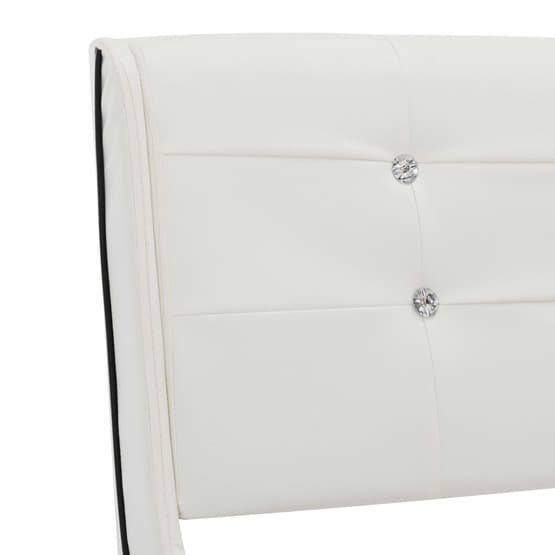 Säng Med Madrass Vit Konstläder Knappar 90X200 Cm