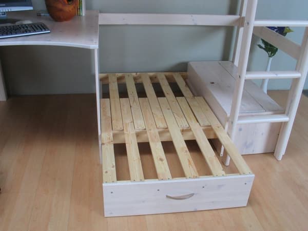 Kids loftsäng med soffa, skrivbord och bokhylla vit/blå.